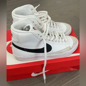 Nike Blazer Mid ’77